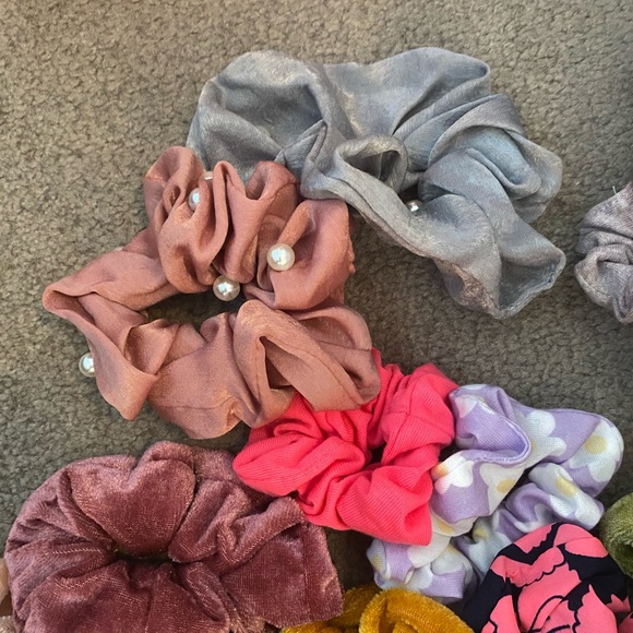 Assorted Color Scrunchies Set - Picture 3 of 4